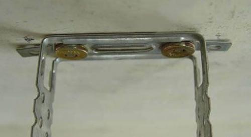 Через какое расстояние ставят подвесы для потолка армстронг. Сколько нужно материала 07