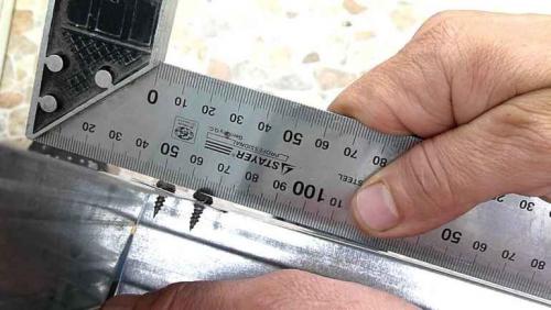 Как крутить саморезы в гипсокартон. Как вкручивать саморезы в гипсокартон, чтобы не испортить его