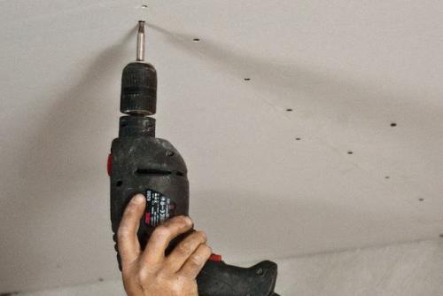 Шаг саморезов гипсокартон кнауф. Шаг саморезов при креплении гипсокартона, сколько их нужно на один лист