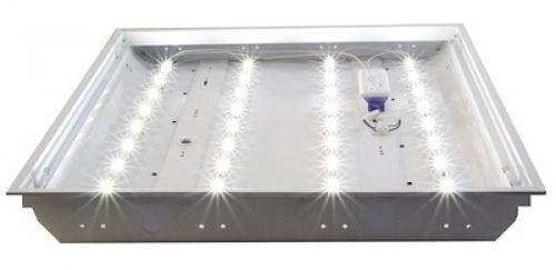 Лампа для армстронга. Данные потолки представляют собой обрешетку, изготовленную из Т-образного профиля, с ячейкой 60х60 см. Каждая из них закрывается легкой панелью, которая просто лежит, удерживаясь своим весом. Это позволяет в любой момент провести демонтаж, к примеру, при необходимости доступа к коммуникациям, идущим под потолком за декоративной частью.