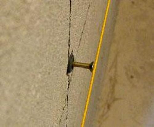 Как крепить гипсокартон к неровной стене. Как крепить гипсокартон к стене без профиля и обрешетки