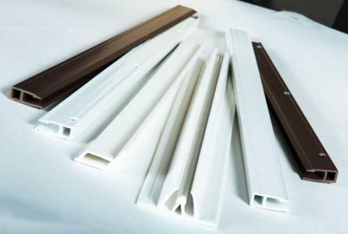 Монтаж соединительного профиля для натяжных потолков. Потолочный профиль и что это? 03