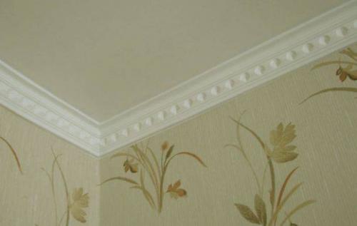 Как крепить багет к потолку. Чем приклеить багет для потолка, чтобы не отвалился