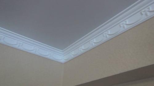 Как крепить багет к потолку. Чем приклеить багет для потолка, чтобы не отвалился