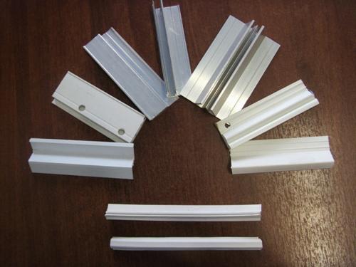 Крепление багета натяжного потолка к потолку. Виды багетов