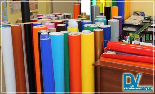 Как клеить самоклеющиеся панели в ванной. Монтаж пленки в ванной: советы профессионалов