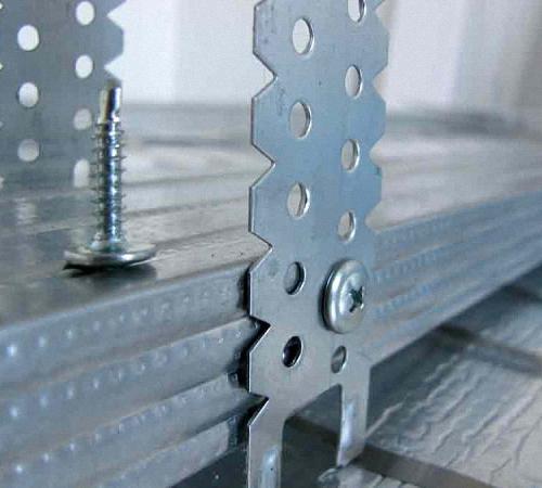 Через какое расстояние крепить профиль под гипсокартон на стену. Особенности крепления металлического профиля