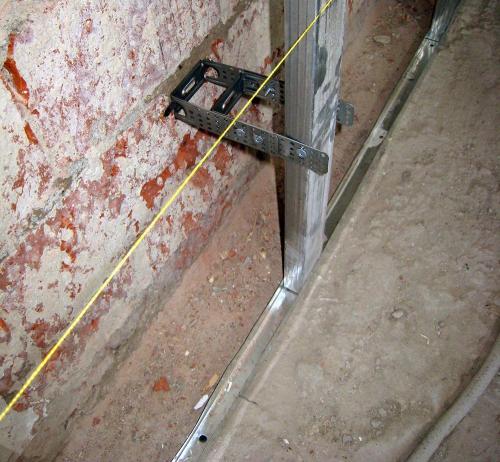 Как крепить профиль к стене без подвесов. Какие виды профиля используют