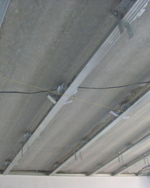 Каркас подвесного потолка с одноуровневыми.. Облицовка и отделка потолка гипсокартоном (с видео) 04 Каркас подвесного потолка с одноуровневыми.. Облицовка и отделка потолка гипсокартоном (с видео) 04