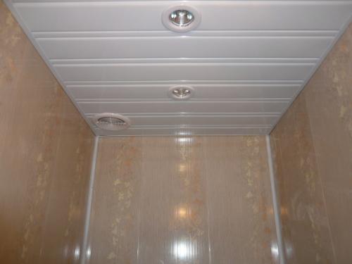 Как обшить потолок пластиком. Расчет материала для монтажа 03