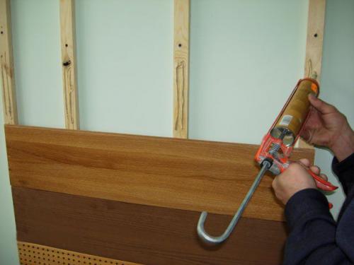 Как крепить ПВХ панели к стене и потолку. Способы крепления ламелей 01 Как крепить ПВХ панели к стене и потолку. Способы крепления ламелей 01