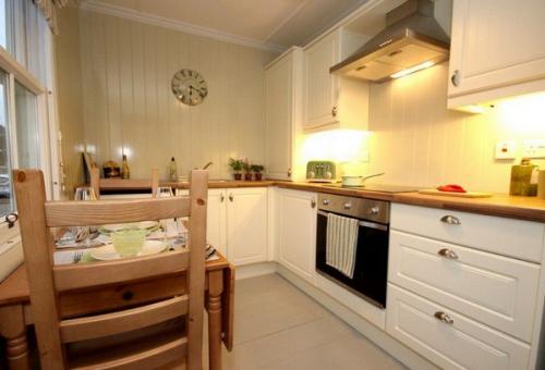 Отделка кухни пластиковыми панелями своими руками. Дизайн кухни с пластиковыми панелями