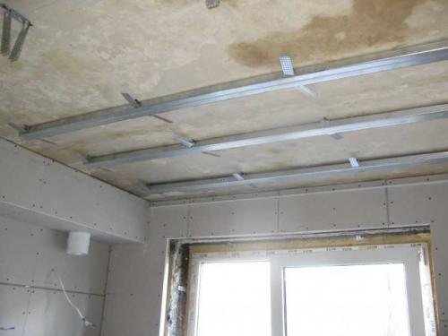 Как сделать потолок из панелей ПВХ в картинках. Потолок из панелей ПВХ своими руками: обзор конструкции, советы, как крепить и порядок действий при монтаже (125 фото + видео)