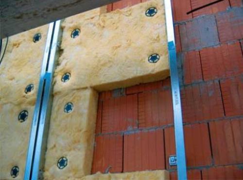 Монтаж фасадных панелей на цоколь. Отделочные работы