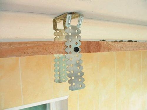 Монтаж панелей ПВХ на обрешетку. Сооружение обрешетки из бруса включает в себя следующие этапы: