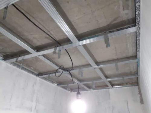 Как крепить гипсокартон к потолку на профиль. Сборка каркаса