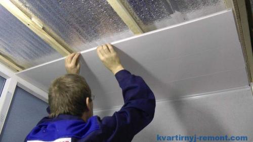 Монтаж подвесных потолков из ПВХ быстрый и легкий. Правила выбора панелей ПВХ для потолка 09