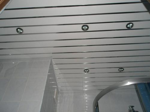 Пластиковые панели для потолка. Плюсы ПВХ панелей для потолка
