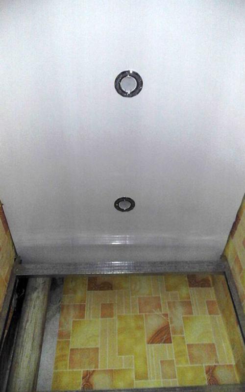 Потолок в туалете из пластиковых панелей. Пластиковый потолок в туалете своими руками
