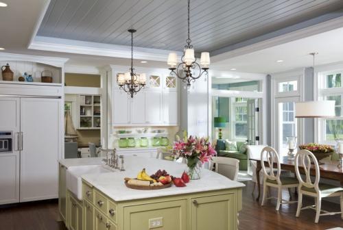 Потолок из панелей пвх на кухне. Реечный или панельный потолок стоит выбрать на кухню?