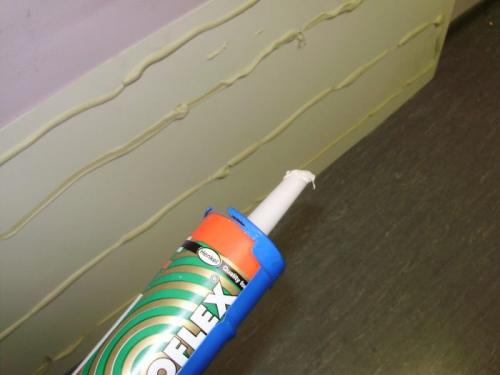 Как клеить панели ПВХ на потолок. Пошаговая технология монтажа ПВХ панелей на клей