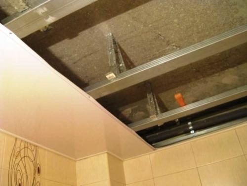 Подвесной потолок из ПВХ-панелей своими руками. Подвесной потолок из пластиковых панелей