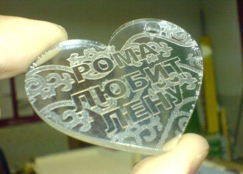 Как сделать светящуюся надпись на оргстекле. Гравировка на оргстекле: описание процесса