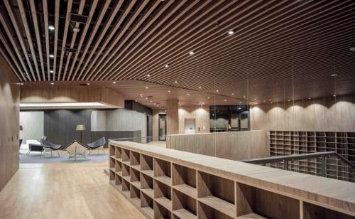 Устройство подвесных реечных потолков. Устройство подвесных потолков 04