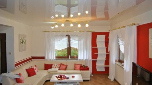 Подвесные потолки для зала. Натяжные потолки для зала: 110 интересных фото идей оформления современных навесных потолков (советы по выбору материала и дизайна)