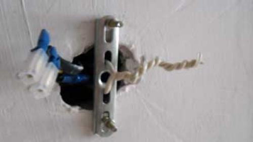 Как повесить люстру если в потолке большое отверстие. Как повесить люстру если в потолке дыра