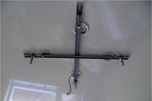 Как повесить люстру на гипсокартонный потолок. Как крепить люстру к гипсокартонному потолку своими руками 06 Как повесить люстру на гипсокартонный потолок. Как крепить люстру к гипсокартонному потолку своими руками 06