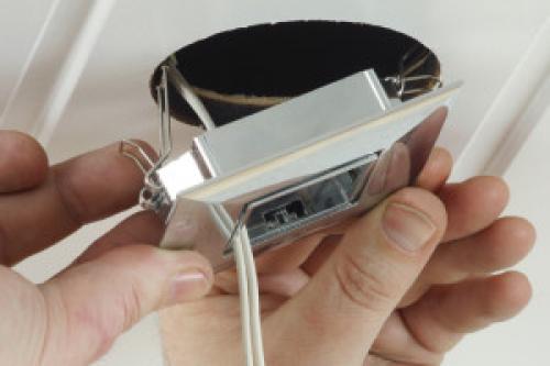 Установка натяжных потолков холодным способом. Холодная установка натяжных потолков — монтаж потолочной поверхности своими руками