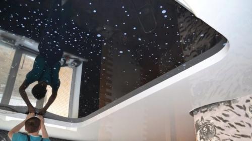 Как натянуть натяжной потолок без пушки. Как установить натяжные потолки без нагрева своими руками?