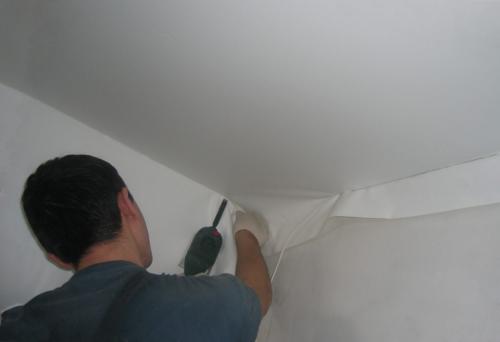 Натяжной потолок без нагрева. Самому сделать натяжной потолок без нагрева или предпочесть услуги профессионалов? Видео.