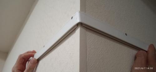 Что требуется для монтажа натяжных потолков. Как делать монтаж ПВХ натяжного потолка своими руками из готового комплекта и о подводных камнях сего процесса 03 Что требуется для монтажа натяжных потолков. Как делать монтаж ПВХ натяжного потолка своими руками из готового комплекта и о подводных камнях сего процесса 03