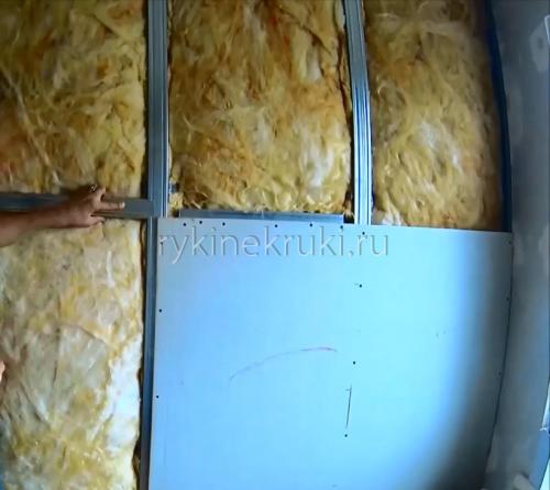 Как крепить гипсокартон к стене с профилем. Уро.  Как крепить гипсокартон к стене (металлическому каркасу)