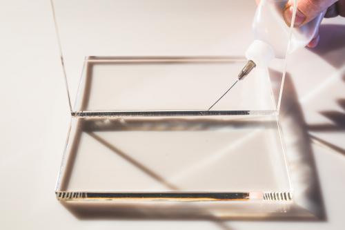 Чем склеить оргстекло, какие клеящие составы подойдут