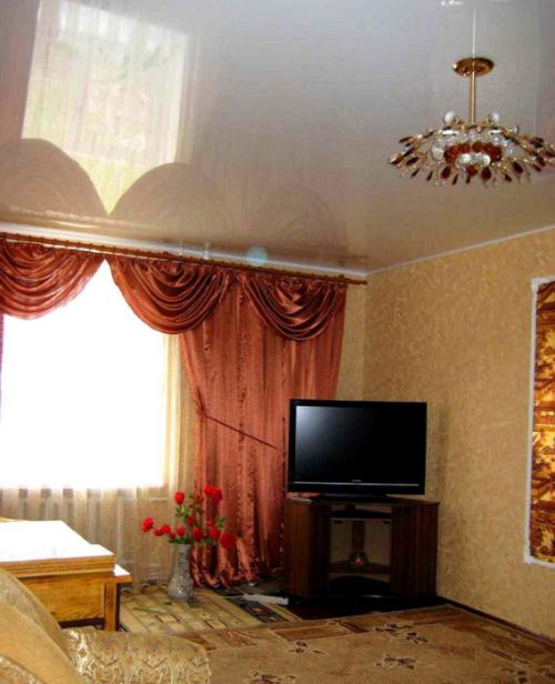 Виды натяжных потолков для зала. Дизайн натяжных потолков: 10 реальных примеров в дизайне гостиной