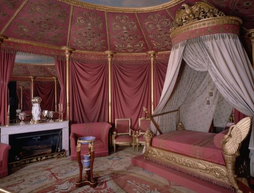 Виды материалов для натяжных потолков. История натяжных потолков