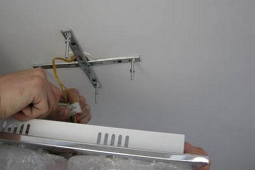 Как прикрепить люстру к гипсокартону. Монтаж на гипсокартонный потолок 24