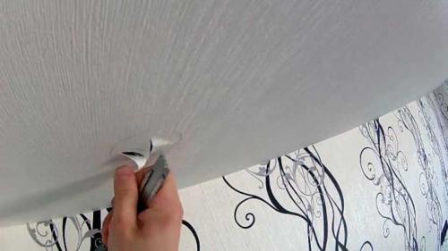 Установка светильника на гипсокартонный потолок. Как делаются большие отверстия