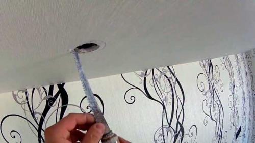 Установка светильника на гипсокартонный потолок. Как делаются большие отверстия