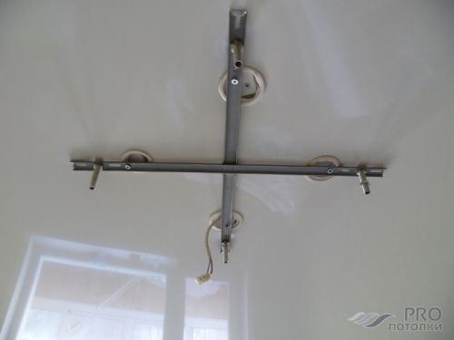 Как повесить люстру на бетонный потолок. На кухне