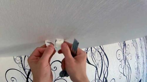 Установка светильника на гипсокартонный потолок. Как делаются большие отверстия