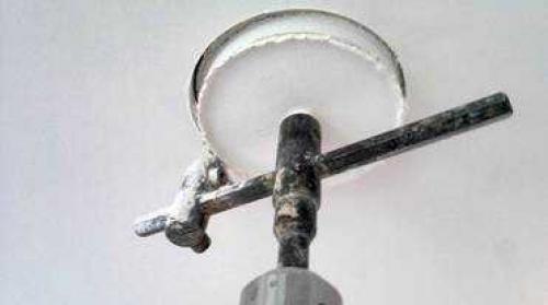 Установка светильника на гипсокартонный потолок. Как делаются большие отверстия