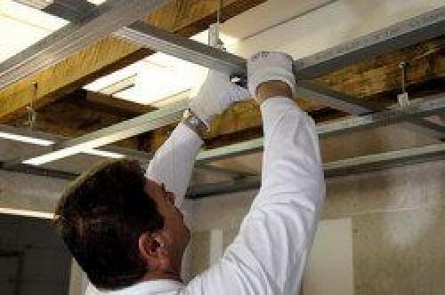 Деревянный каркас под гипсокартон на потолок. Достоинств ГКЛ на деревянном потолке 02