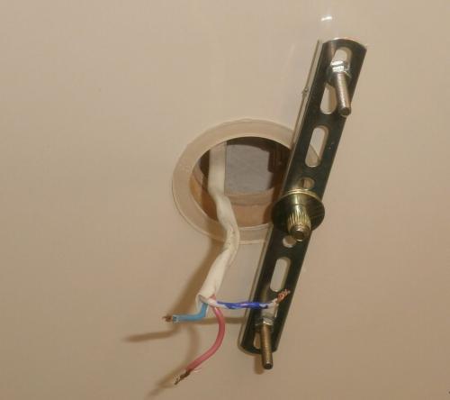 Как прикрепить потолочную люстру. Как повесить люстру на потолок