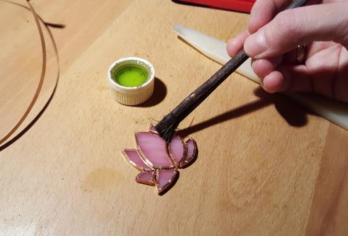 Броши из оргстекла, как сделать. Изготовление цветка из стекла (процесс)