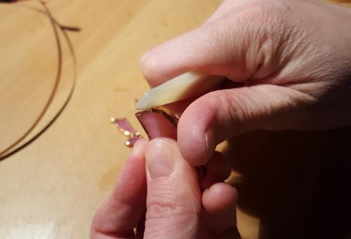 Броши из оргстекла, как сделать. Изготовление цветка из стекла (процесс)