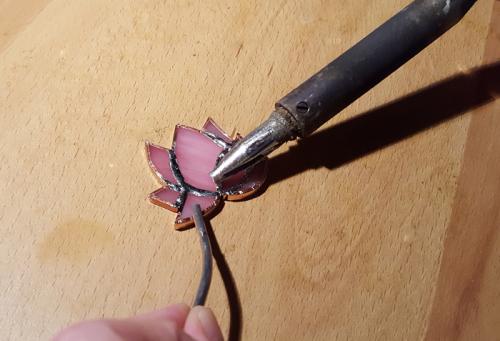 Броши из оргстекла, как сделать. Изготовление цветка из стекла (процесс)